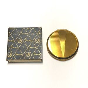 Rare Vintage Stratton Queen Compact Circa. Mid 1950’s to Mid 1960’s